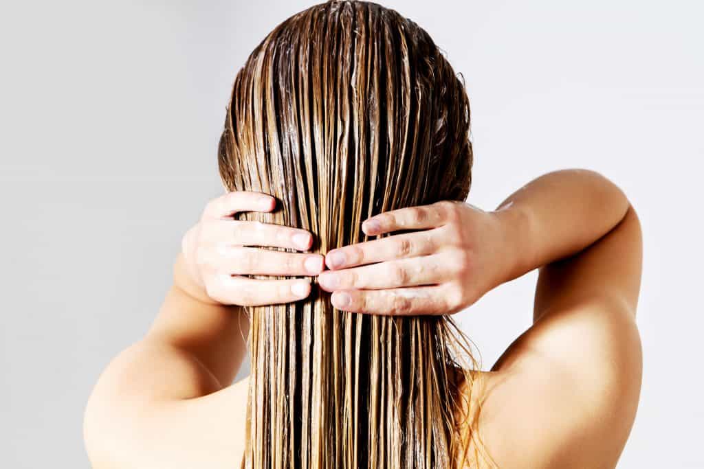 Nakładanie odżywki do włosów – dobra odżywka do włosów