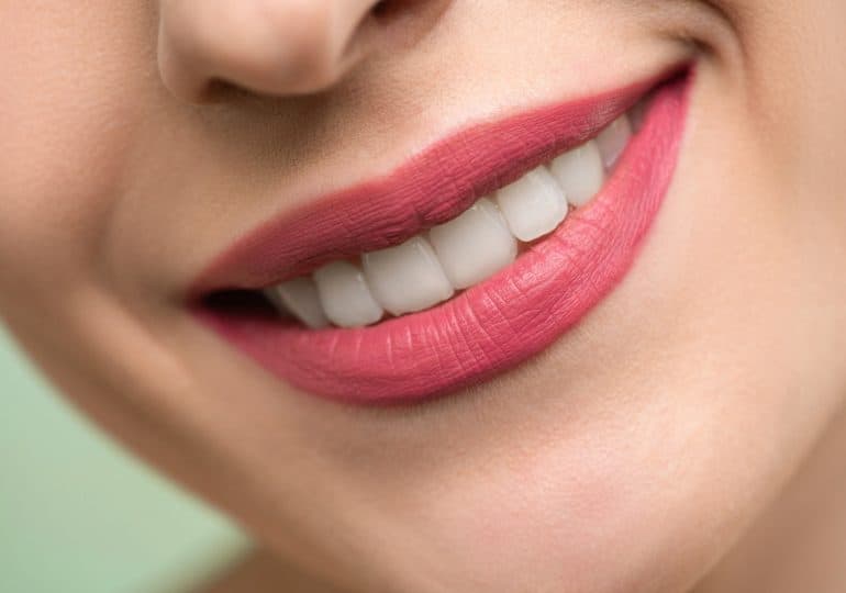 Jak można uzupełnić braki zębowe?