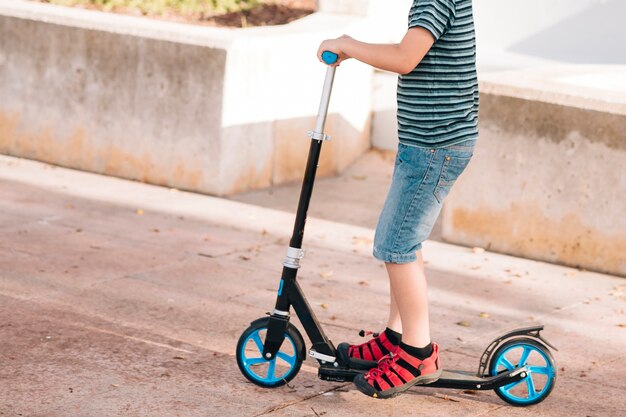 Jak wybrać idealną hulajnogę dla malucha – poradnik dla rodziców